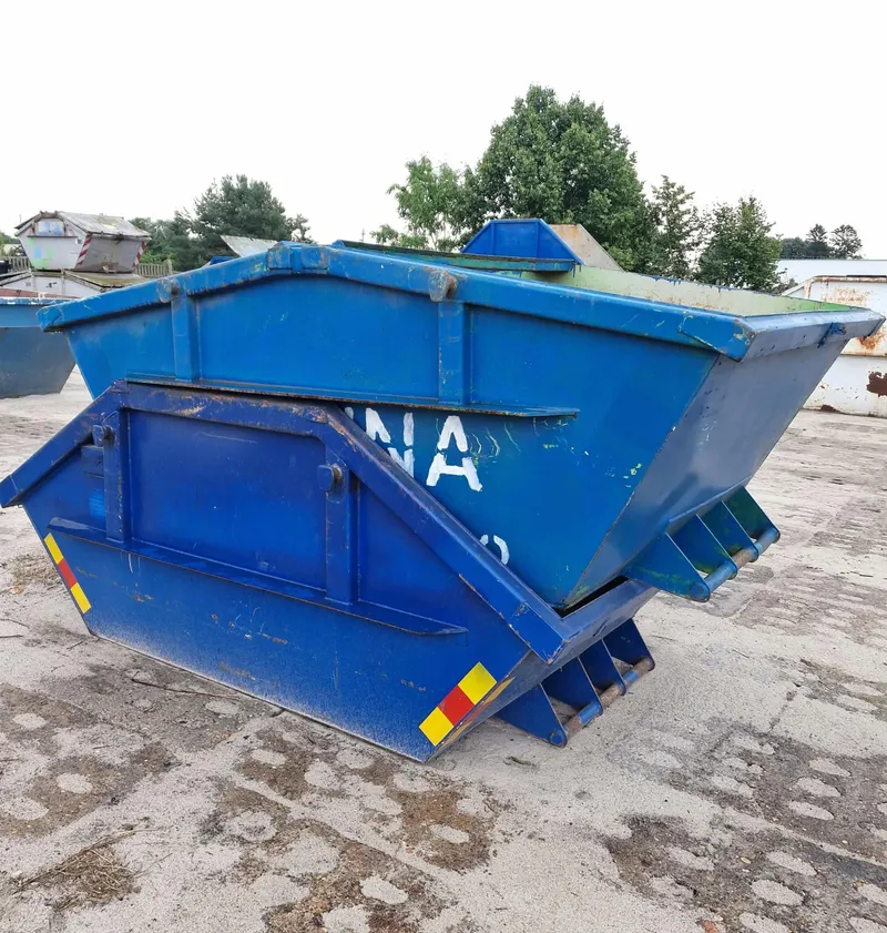 Plac firmy Laguna, kontenery gotowe do podstawienia